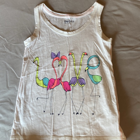 Gap size XS 4-5 active set bundle. Two tank tops and one pair of shorts. - Picture 9 of 11